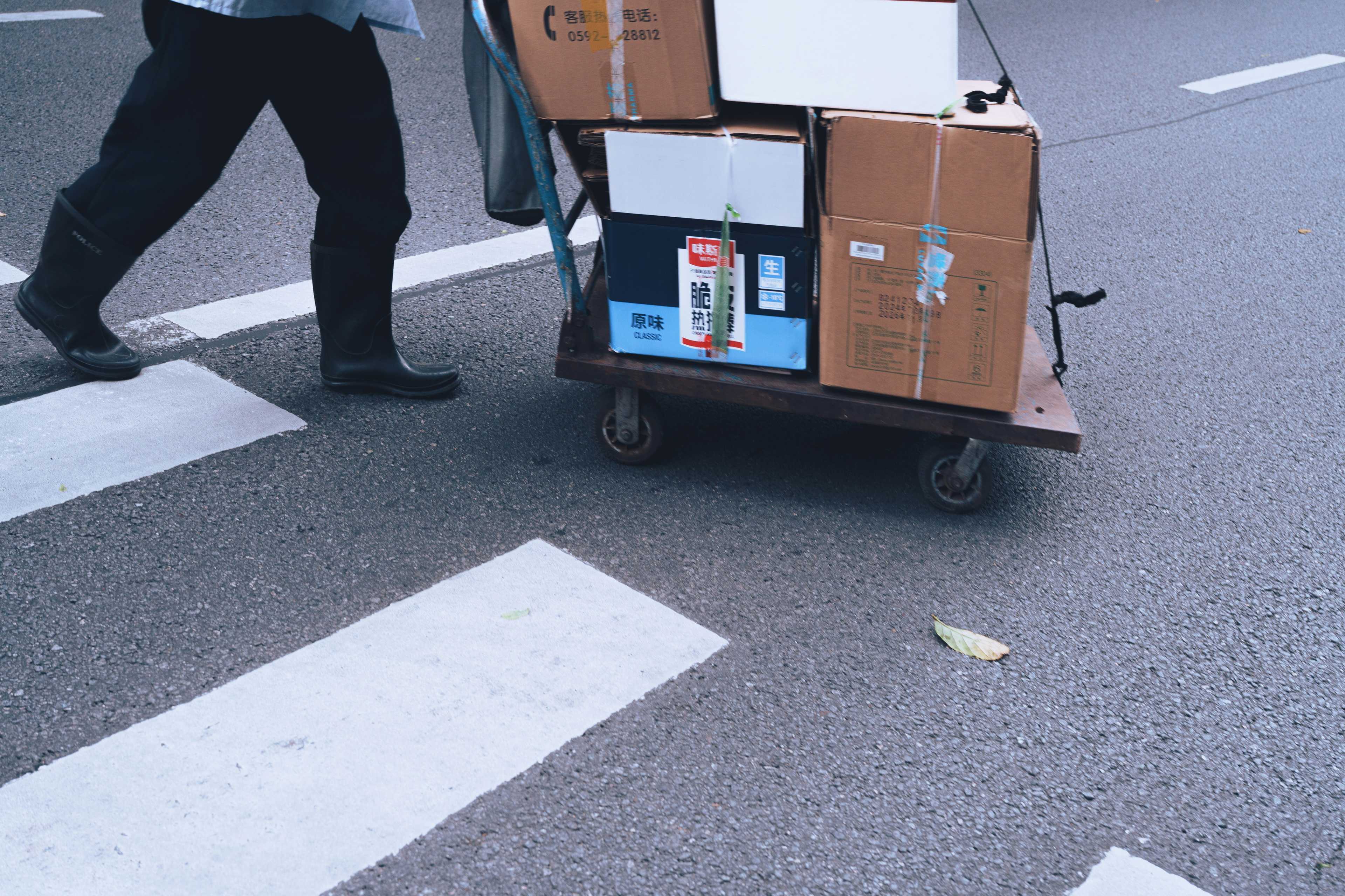 Image de couverture de l'article Optimiser la logistique des points de vente : solutions web pour la gestion des colis et déchets