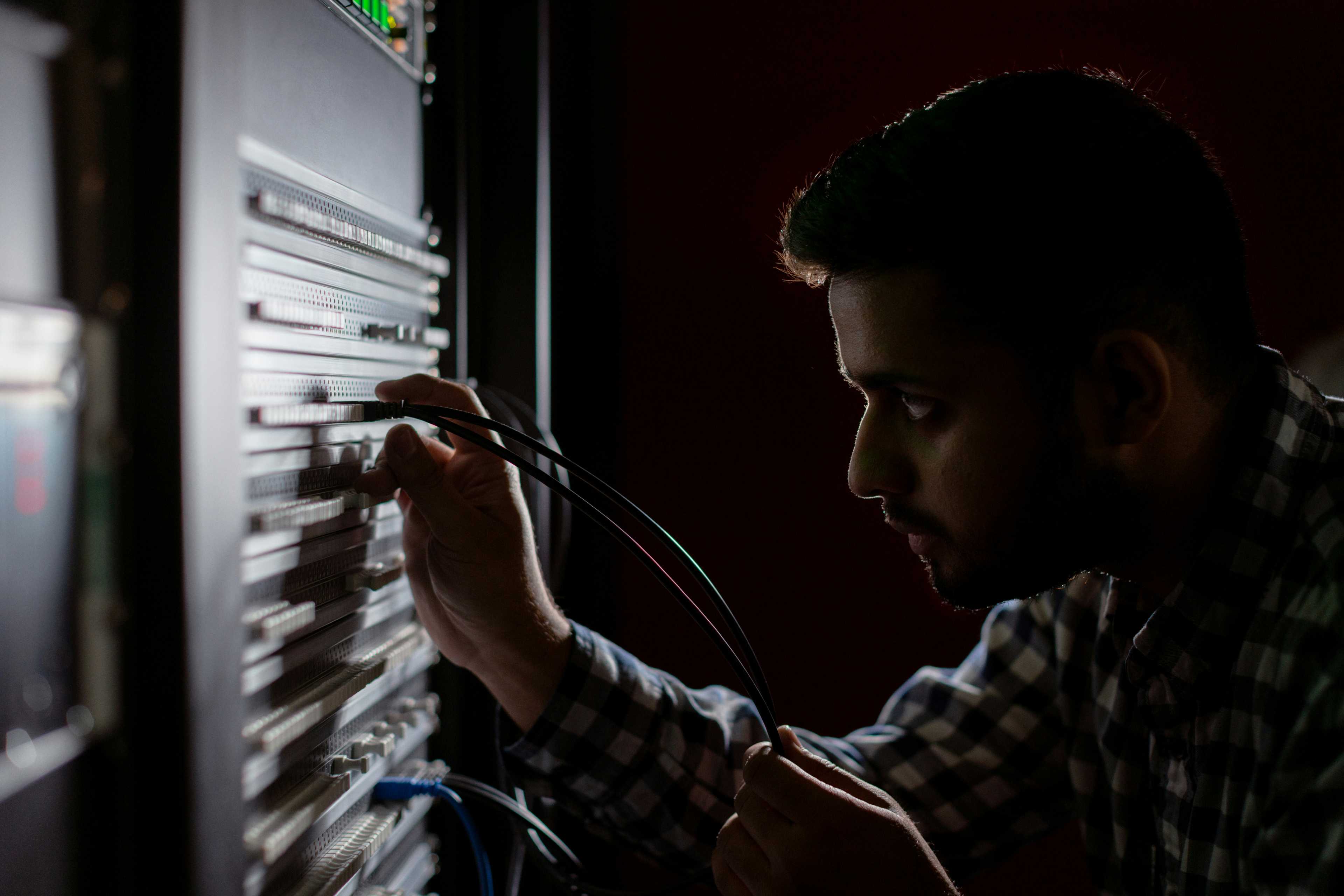 Image de couverture de l'article Développement sur mesure vs CMS : Pourquoi choisir le code from scratch pour votre site web professionnel
