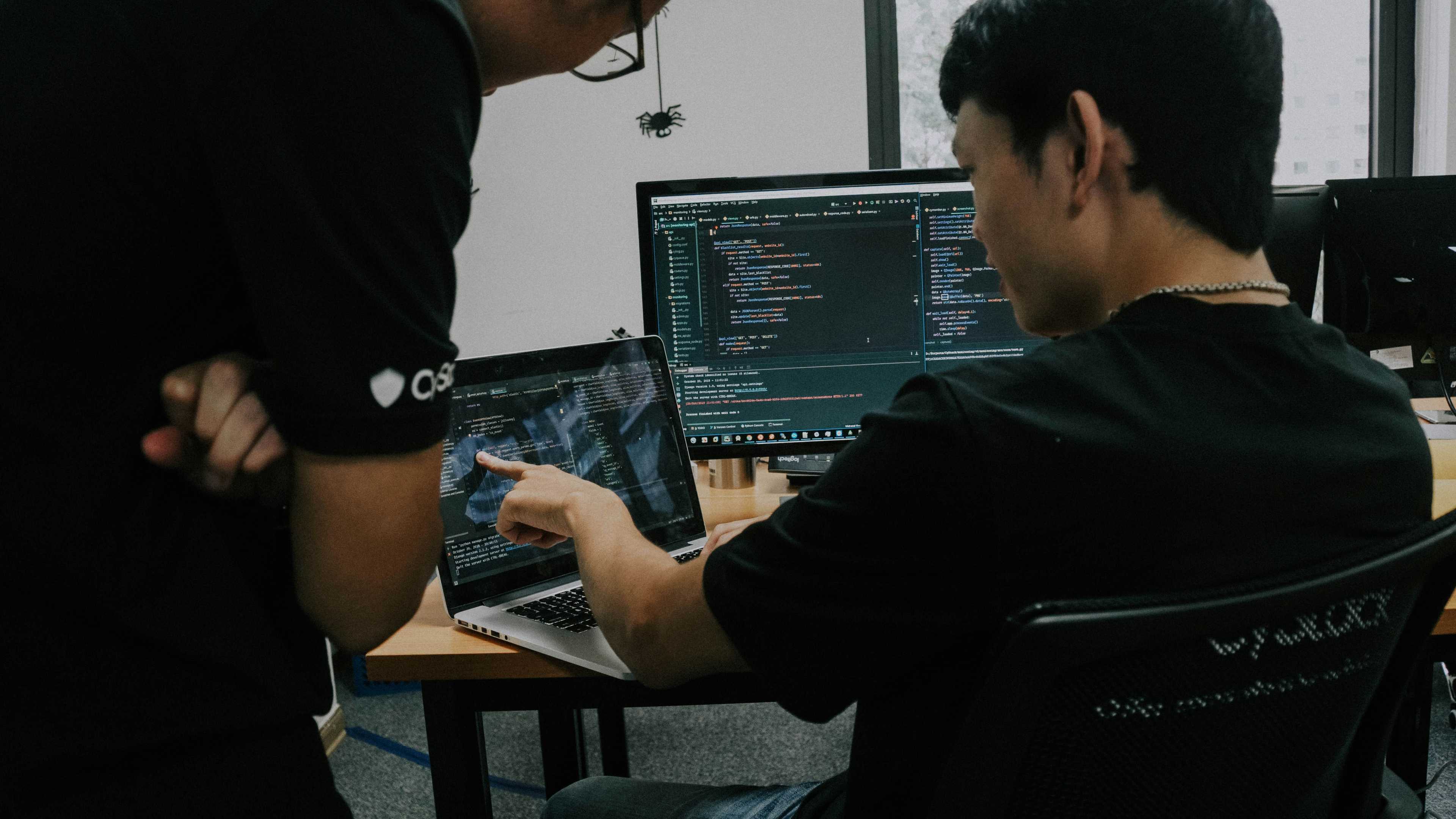 Image de couverture de l'article Optimiser l'intégration API entre sites web et applications : solutions aux problèmes courants