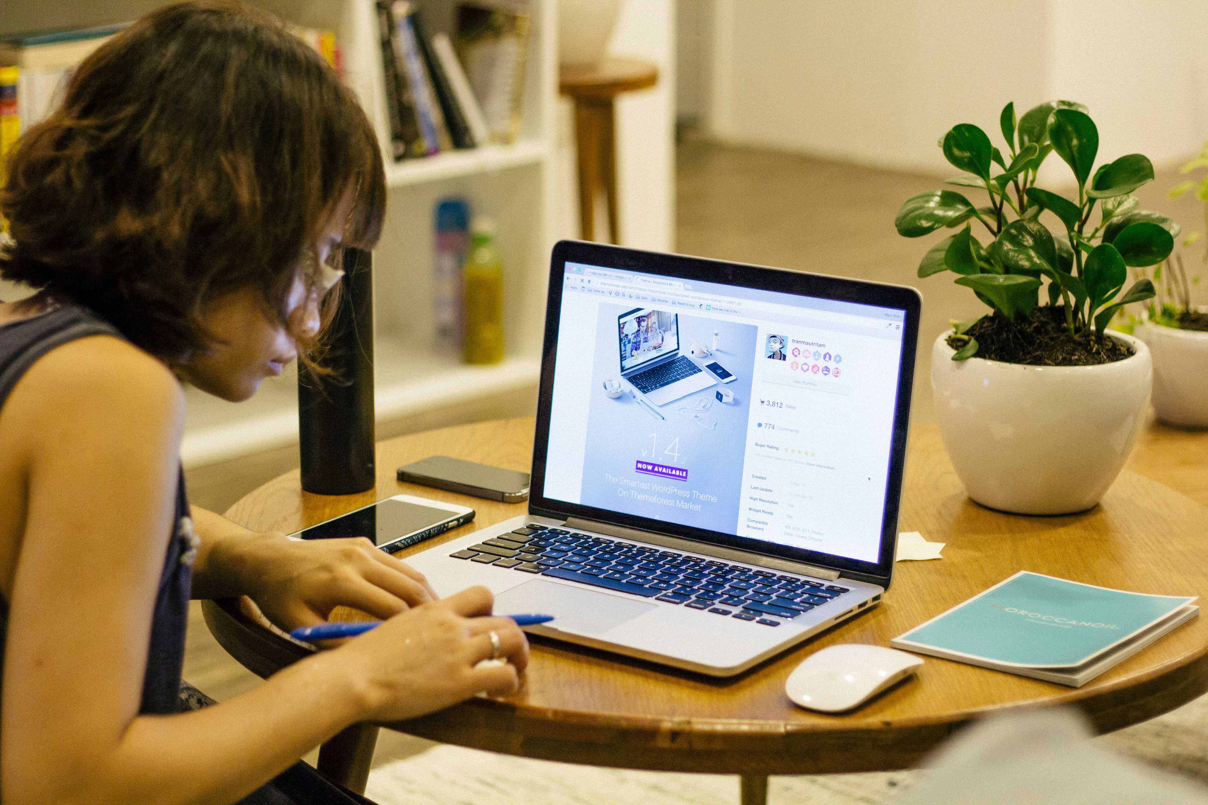 Image de couverture de l'article Solutions e-commerce sur mesure : intégration de configurateurs de produits et hébergement international