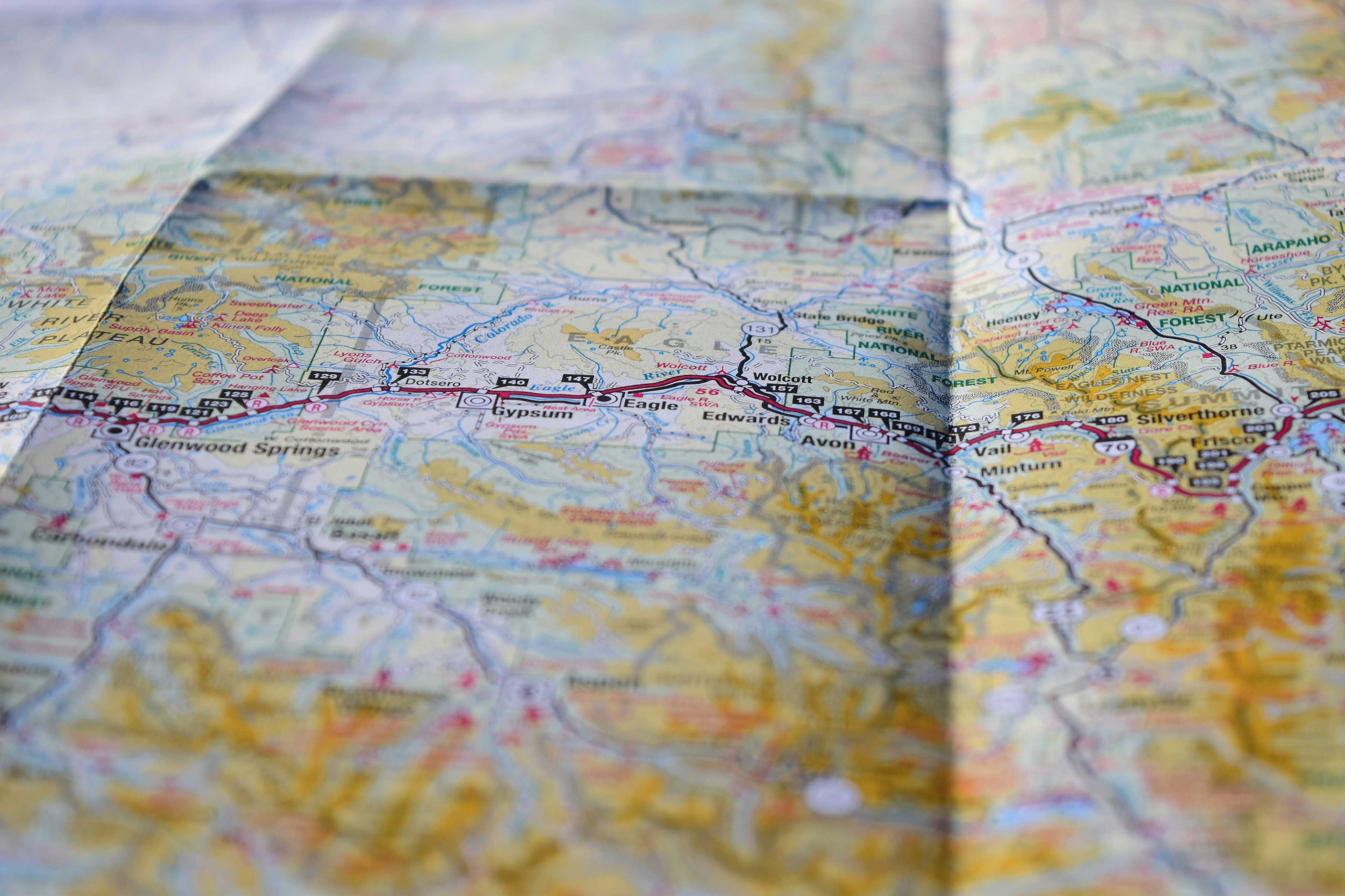 Image de couverture de l'article Comment créer un blog voyage rentable : guide complet pour les créateurs de contenu