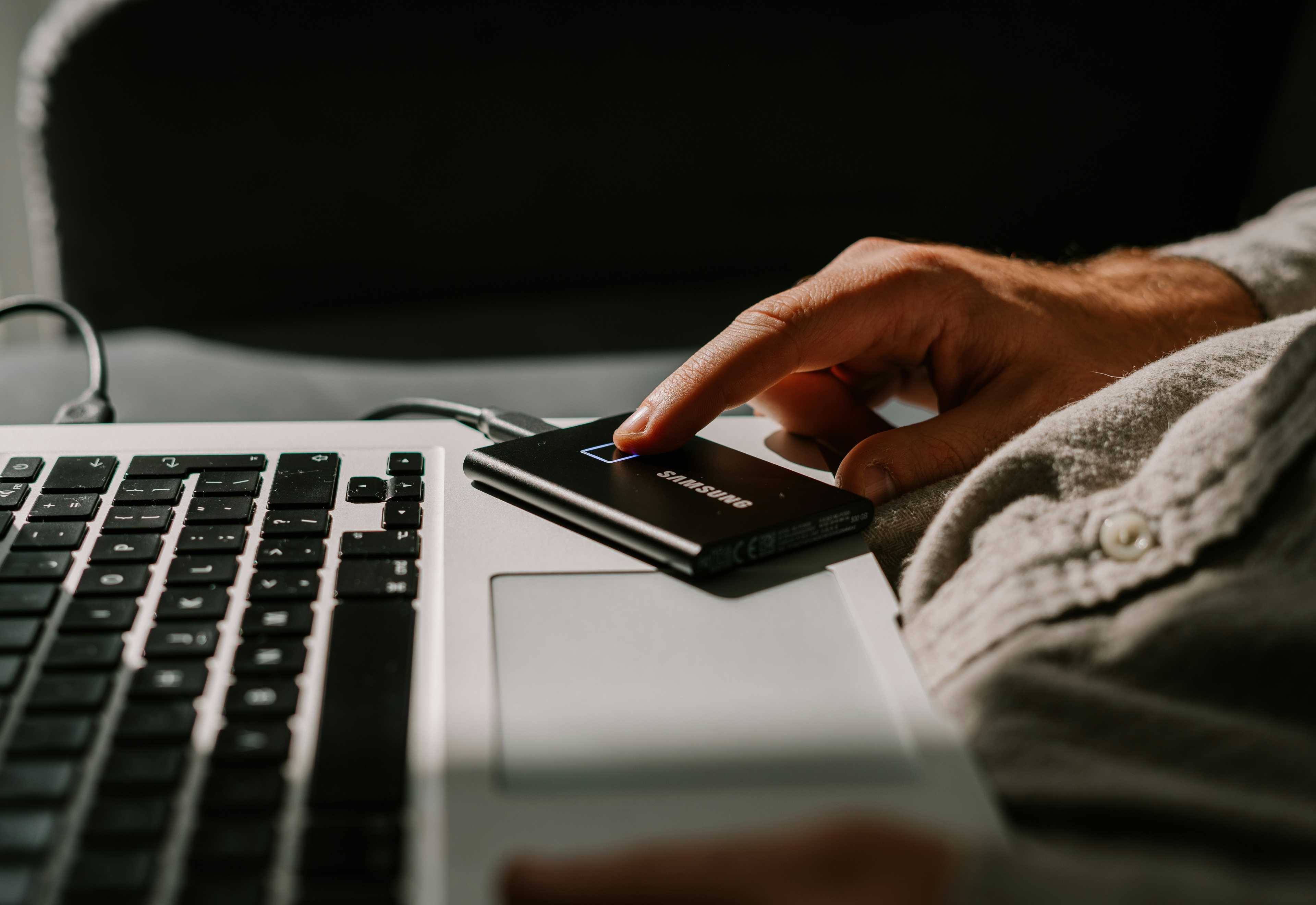 Image de couverture de l'article Optimiser le processus d'inscription sur votre site e-commerce WooCommerce : solutions aux problèmes de connexion