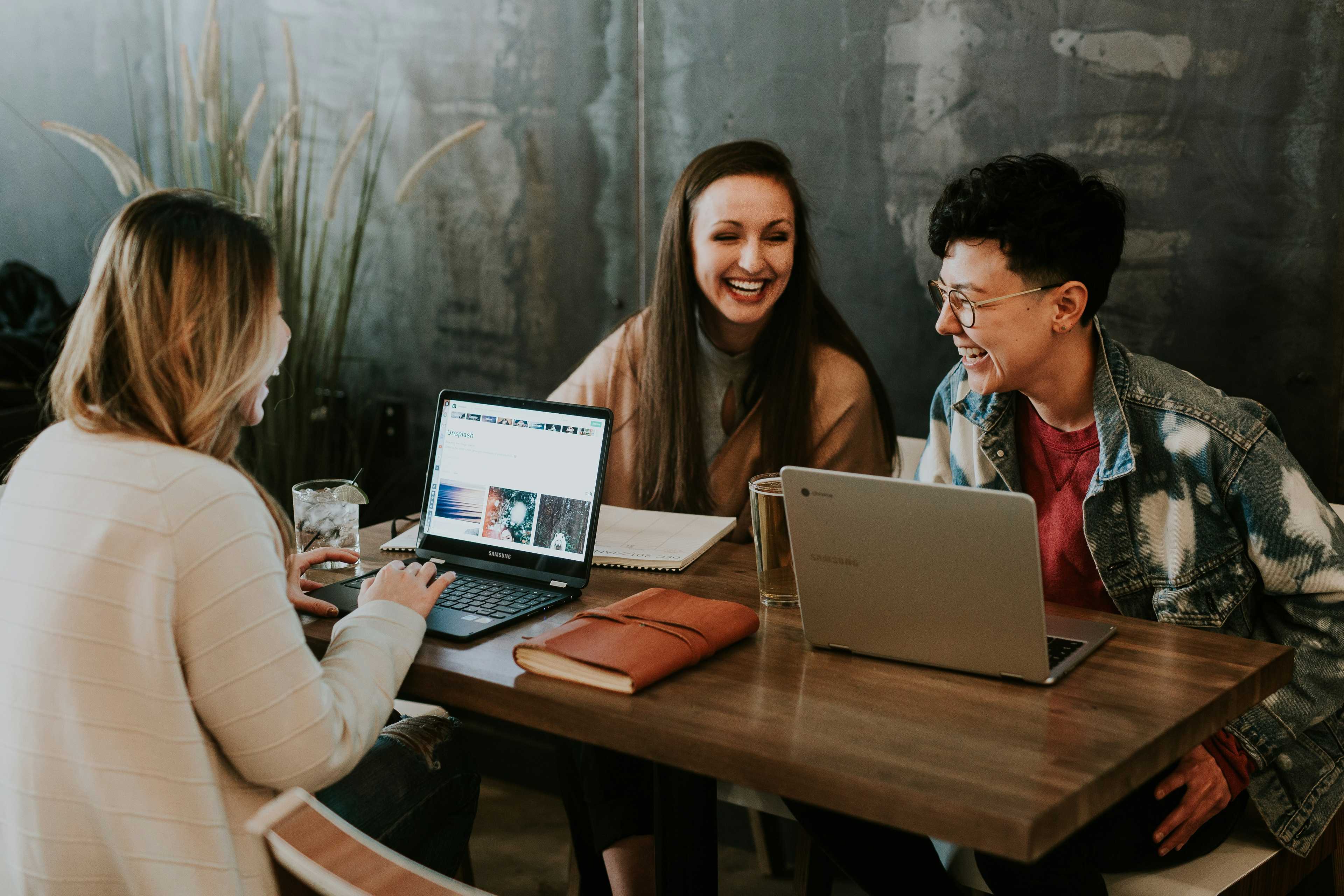 Image de couverture de l'article Développement de plateformes d'enchères innovantes : défis techniques et solutions pour un lancement rapide