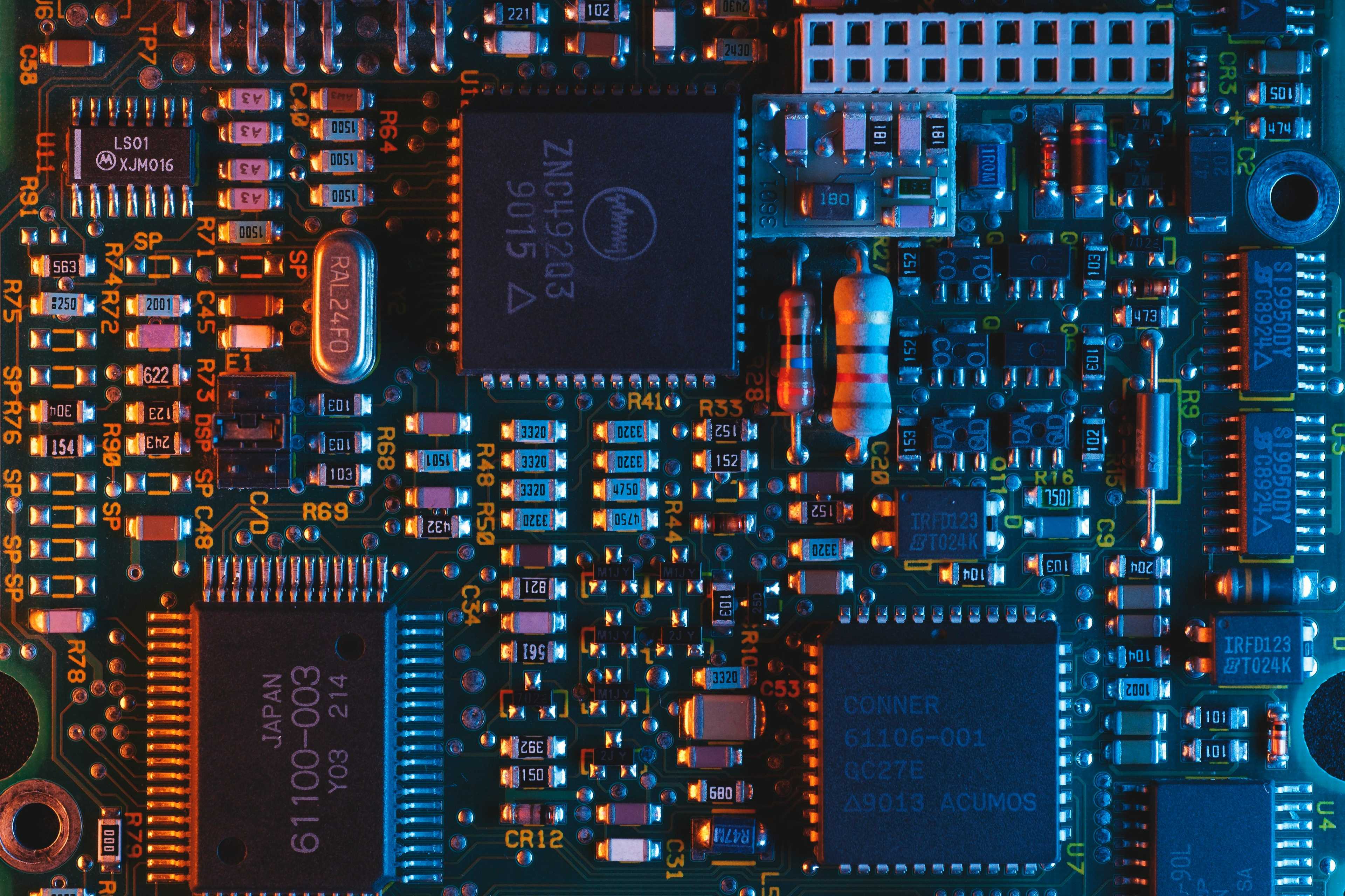 Image de couverture de l'article E-santé en Afrique : Relever les défis technologiques pour une médecine accessible et connectée