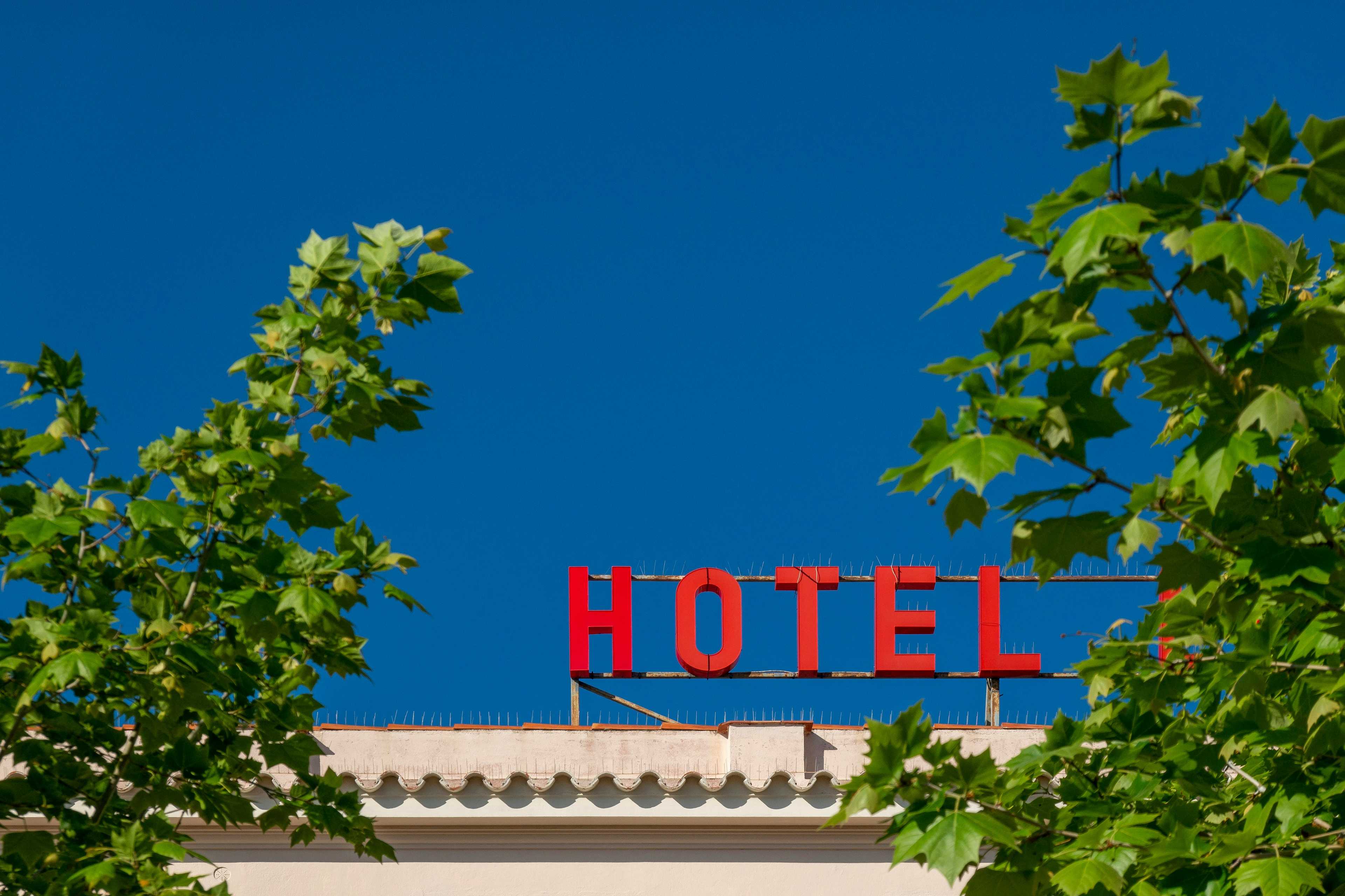 Image de couverture de l'article Révolutionner l'hôtellerie avec des plateformes digitales intégrées : enjeux et solutions