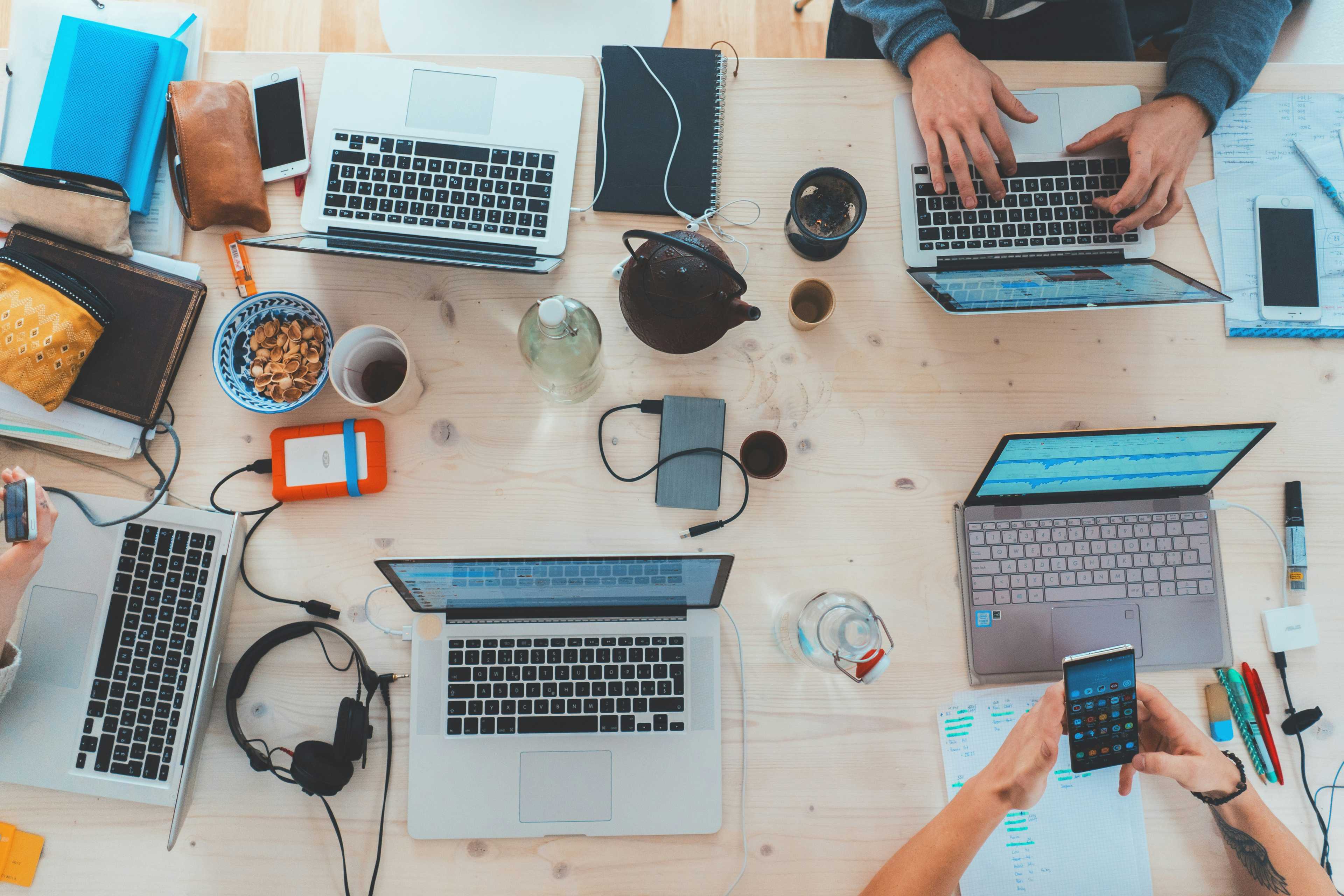 Image de couverture de l'article La révolution des tontines digitales : Comment la technologie transforme une pratique financière ancestrale
