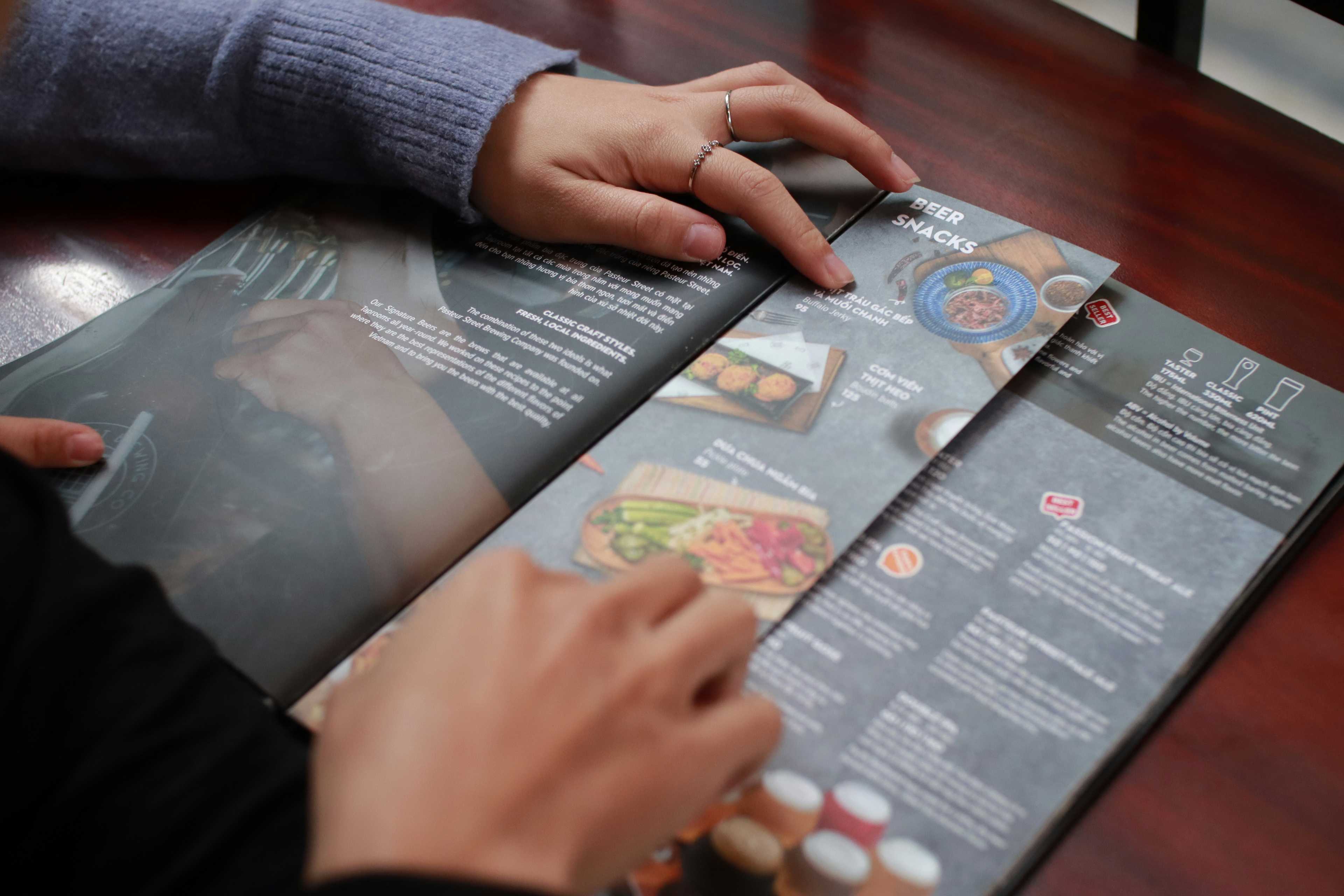 Image de couverture de l'article Site vitrine pour restaurant : WordPress ou solution sur mesure ? Guide complet pour faire le bon choix