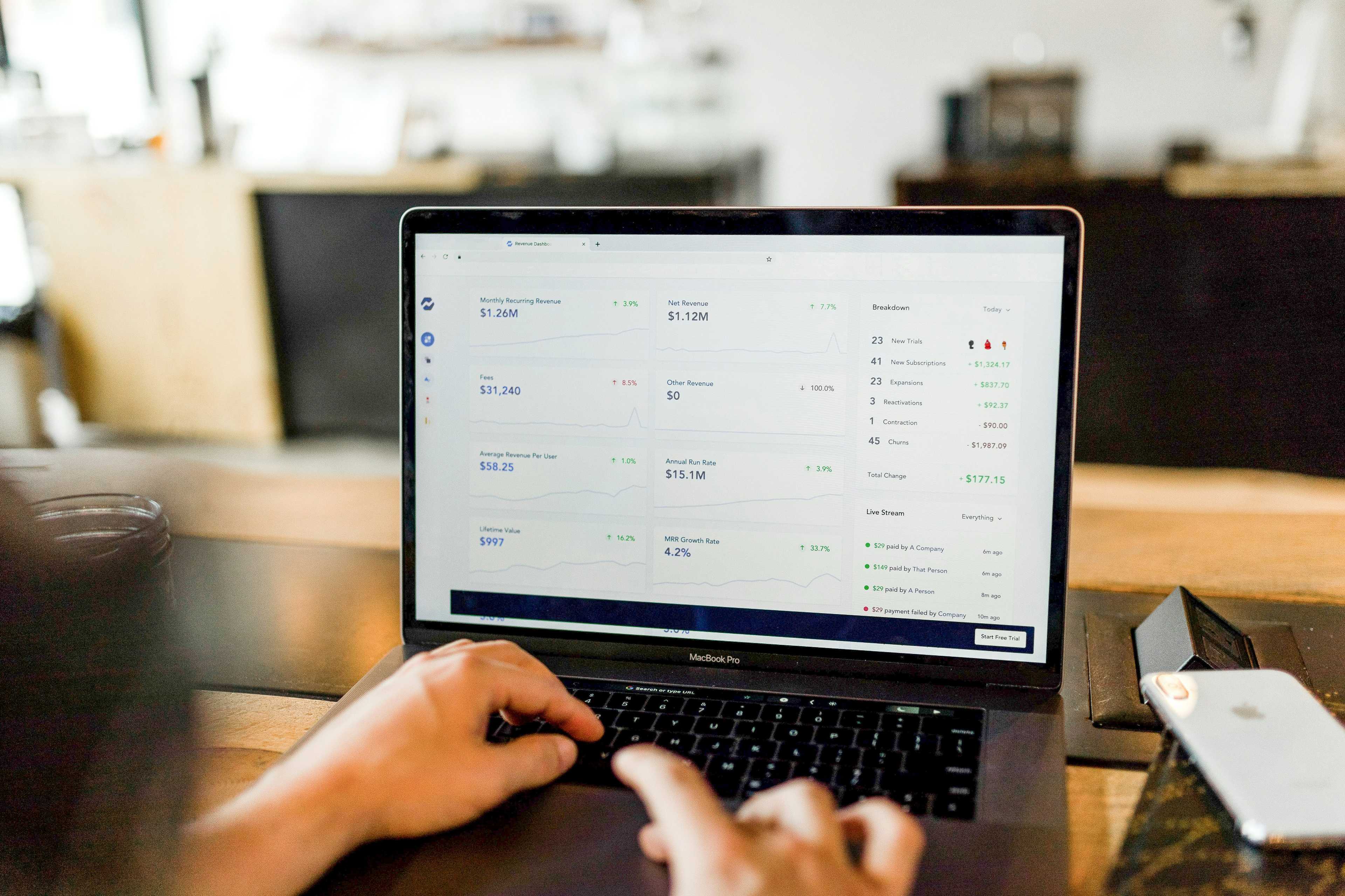 Image de couverture de l'article Comment créer un site e-commerce performant avec une identité visuelle forte