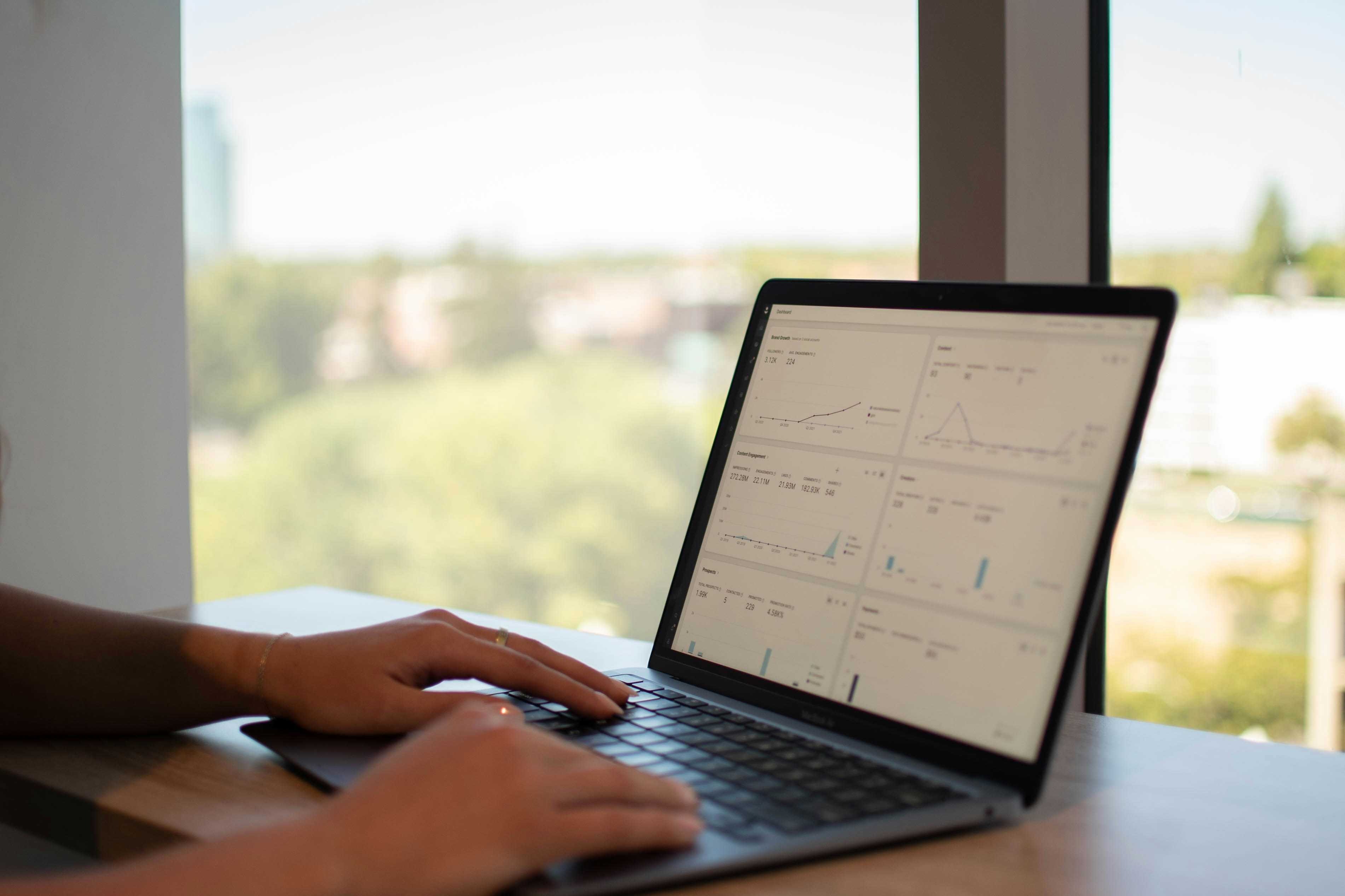 Image de couverture de l'article Optimiser la gestion financière des indépendants : l'ère des solutions SaaS intelligentes
