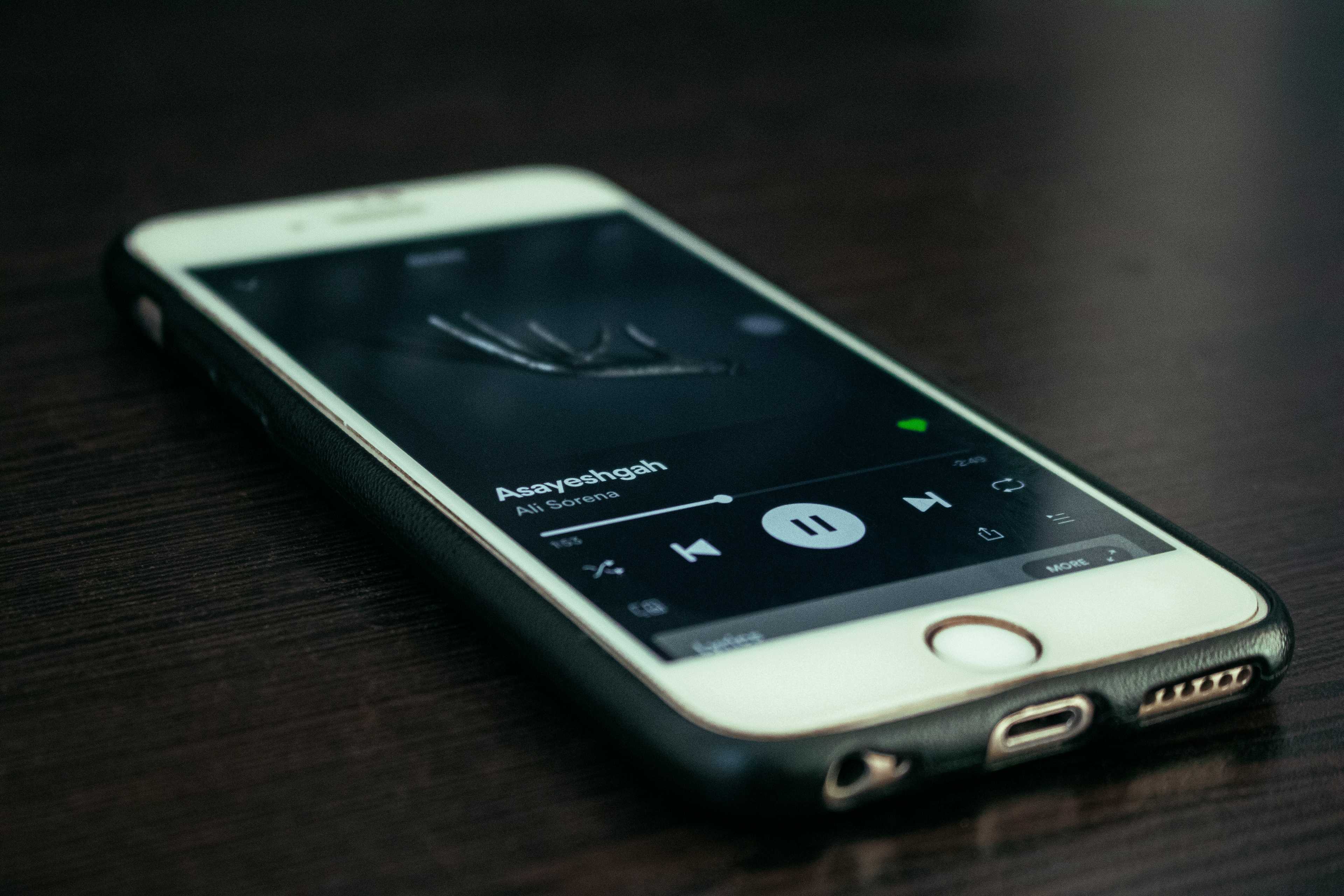 Image de couverture de l'article Comment créer une application mobile et un site web pour diffuser du contenu spirituel et engager votre communauté